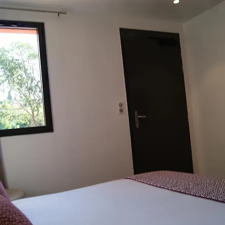 Hotel Contact Le Minervois - & Restaurant Au Nord De Carcassonne 3*