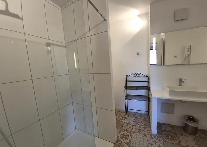 Hotell Contact Le Minervois - & Restaurant Au Nord De Carcassonne Caunes-Minervois