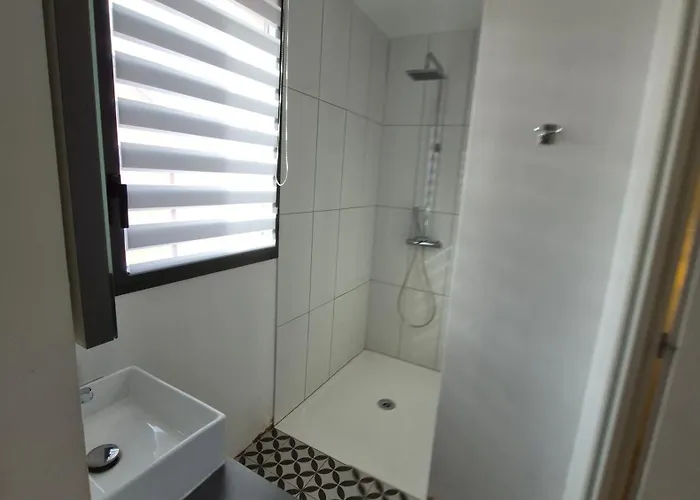 Hotell Contact Le Minervois - & Restaurant Au Nord De Carcassonne