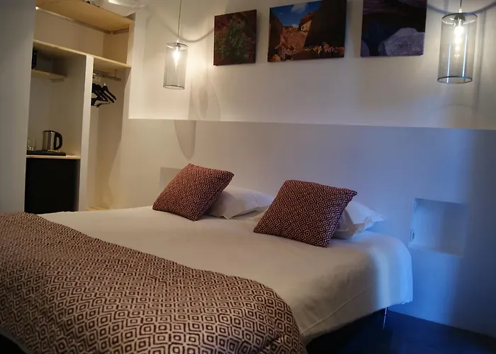 Hotell Contact Le Minervois - & Restaurant Au Nord De Carcassonne Caunes-Minervois
