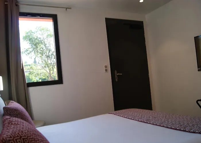 Hotell Contact Le Minervois - & Restaurant Au Nord De Carcassonne 3*